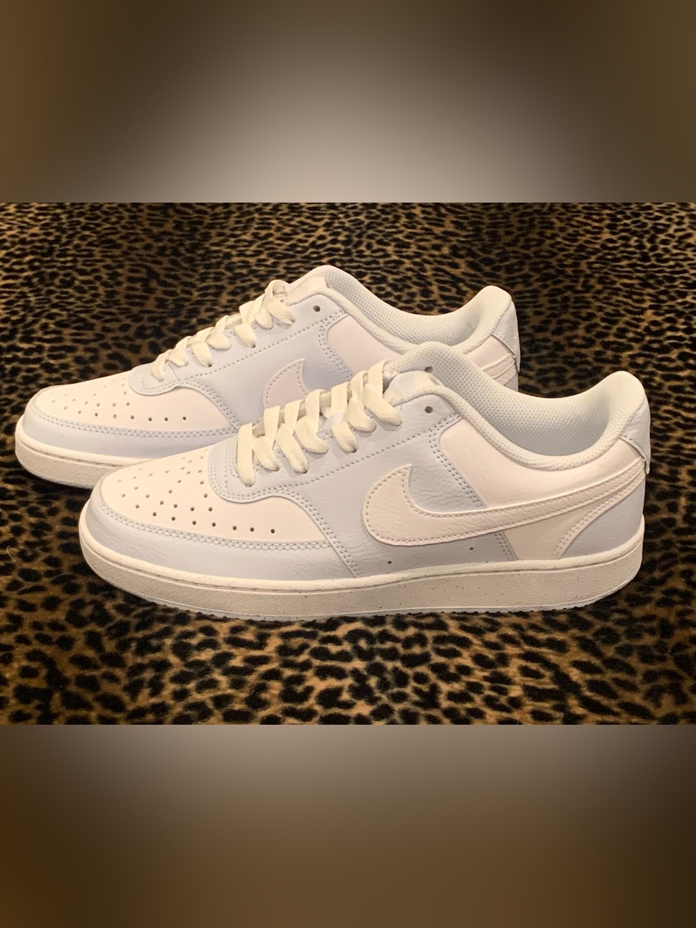 Nike - Picture 2 of 6